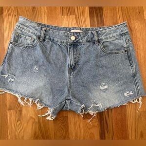 Distressed Denim shorts - Light Blue